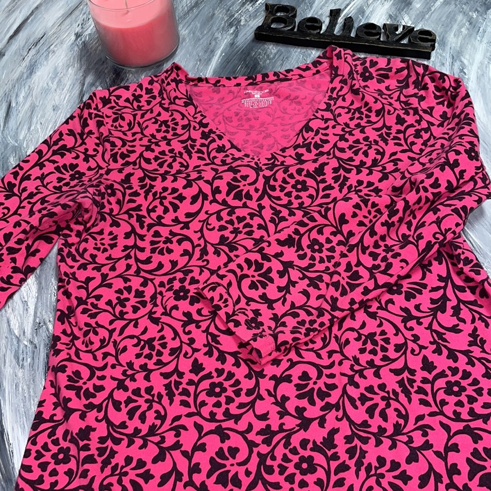 Bones New York -Lovely 3/4 sleeve top. Pink & Black.
